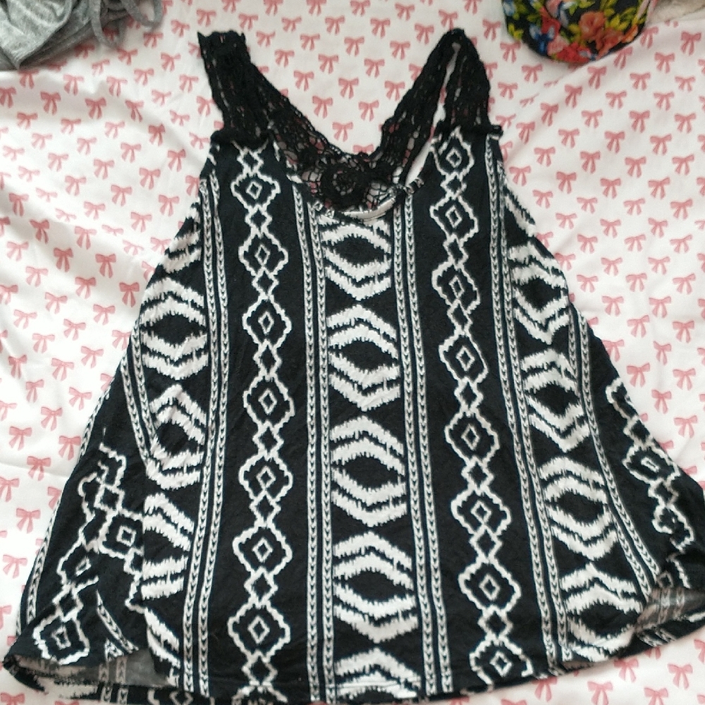 Rue21 Black and White Geometric Tank Top